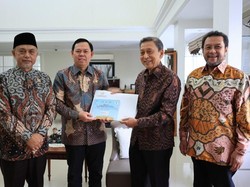 Ketua DPD Sambangi Kediaman Boediono, Sampaikan Undangan Sidang Bersama