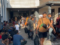 Korban Selamat KM Mutiara Sentosa 2 Antre Uang Ongkos di Kantor PT ALP