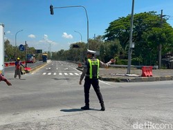 Traffic Light Exit Tol Sutojayan Kota Pasuruan Rusak, Lalin Semrawut