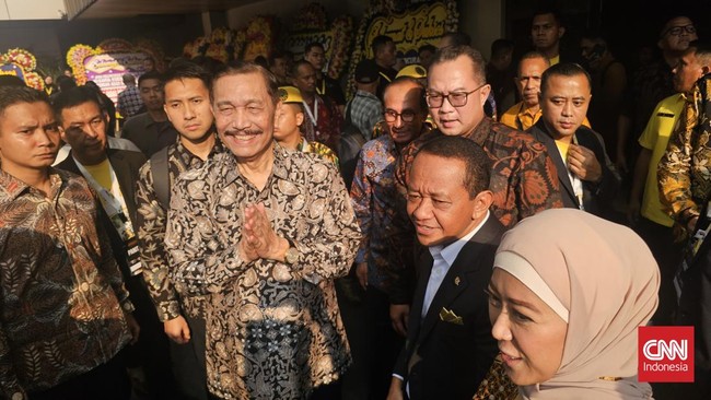 Ketua Dewan Ekonomi Nasional Luhut Binsar Pandjaitan mengenang masa-masa awal kebijakan pelarangan ekspor bijih nikel yang ia kawal bersama Menteri Energi dan Sumber Daya Mineral (ESDM) Bahlil Lahadalia.
ujar Luhut dalam acara Peluncuran dan Bedah B