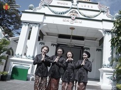 4 Member JKT48 Rasakan Pengalaman Jadi Abdi Dalem di Keraton Jogja