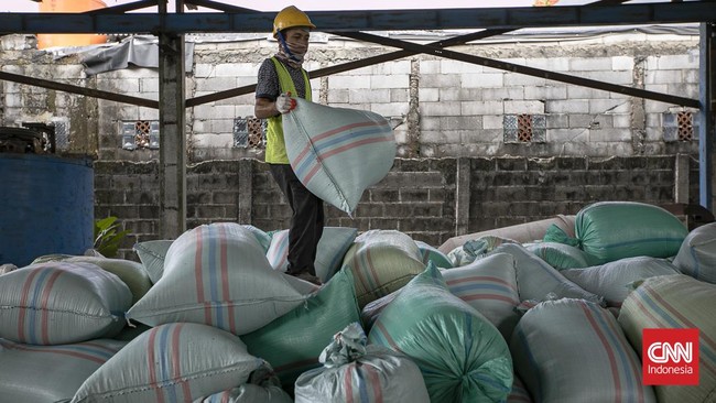 Mengubah Sampah Menjadi Paving Blok