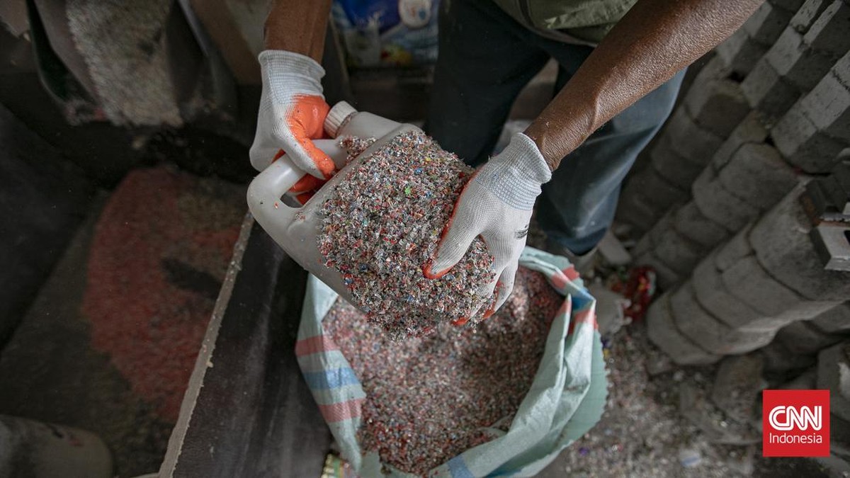 Mengubah Sampah Menjadi Paving Blok