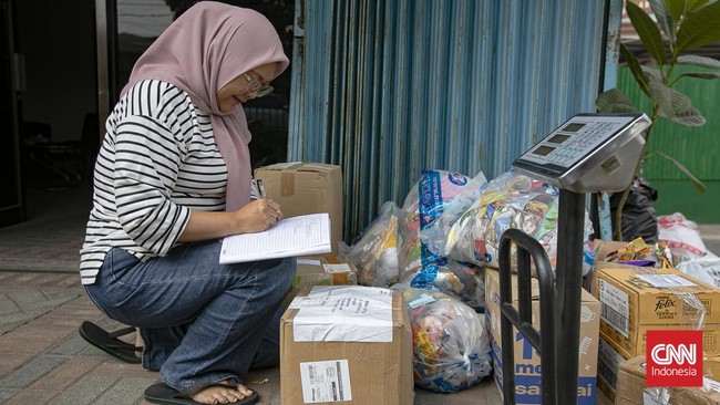 Mengubah Sampah Menjadi Paving Blok