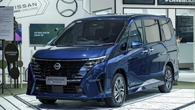 Nissan kembali memanfaatkan Gaikindo Indonesia International Auto Show (GIIAS) 2026 untuk memamerkan lini kendaraan elektrifikasi, Serena e-Power.