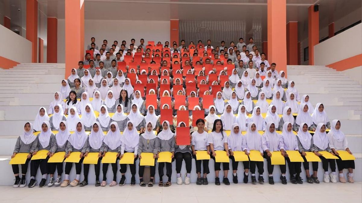 Paper Mob ala Siswa Sekolah Rakyat Sulsel