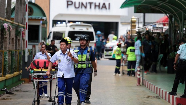 Emergency personnel work at Debsirin Nonthaburi School, the site of a shooting incident, in Bang Kruai district in Nonthaburi province on the outskirts of Bangkok, Thailand, August 7, 2026. REUTERS/Chalinee Thirasupa