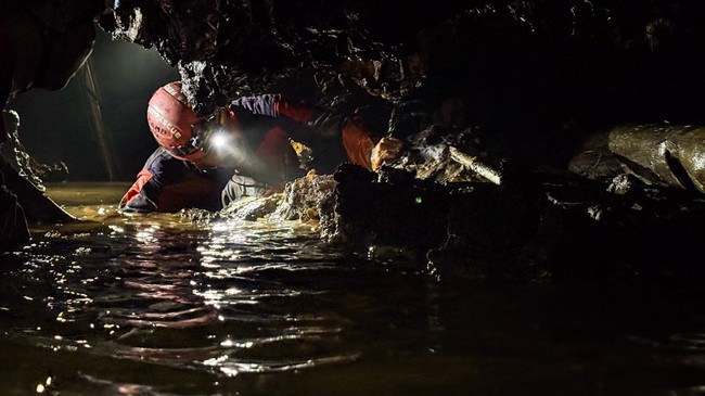 Perawatan Sumber Air di Gua Keceme Gunungkidul