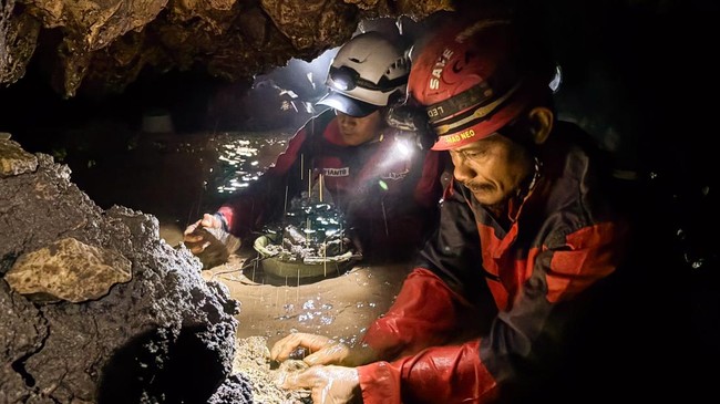 Perawatan Sumber Air di Gua Keceme Gunungkidul