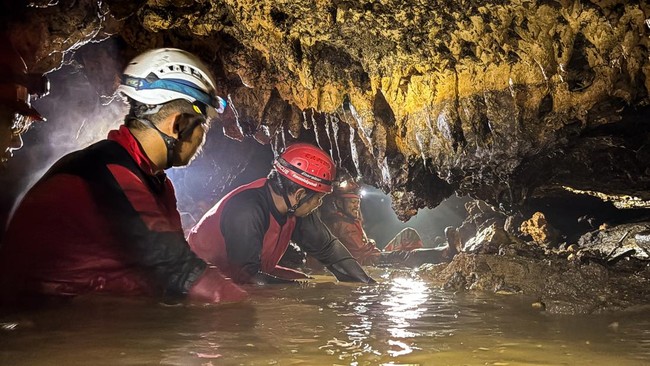 Perawatan Sumber Air di Gua Keceme Gunungkidul
