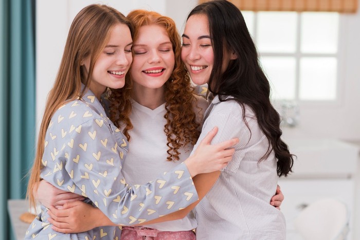 Tanda perempuan yang cantik luar dan dalam memiliki empati yang tinggi.