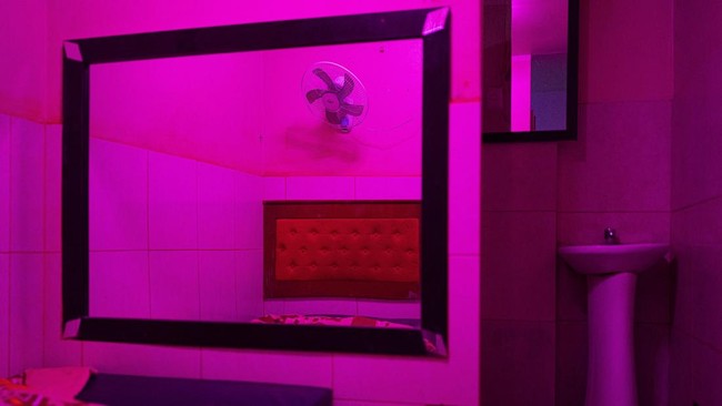 View inside La Miel brothel during an anti-human trafficking police operation called Sodom and Gomorrah, in the Independencia district, on the northern outskirts of Lima on July 31, 2026 late night. (Photo by ERNESTO BENAVIDES / AFP)