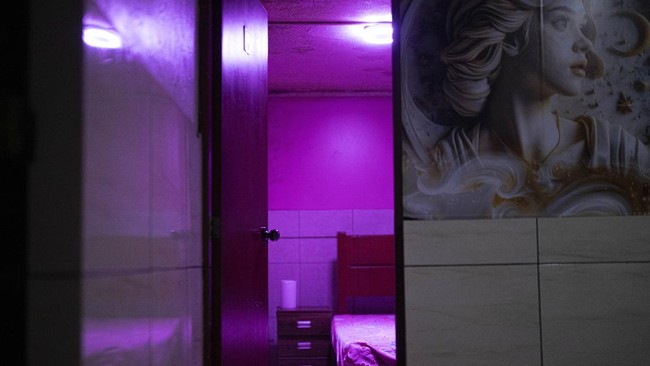 View inside La Miel brothel during an anti-human trafficking police operation called Sodom and Gomorrah, in the Independencia district, on the northern outskirts of Lima on July 31, 2026 late night. (Photo by ERNESTO BENAVIDES / AFP)
