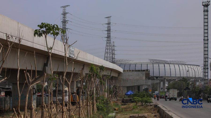 Suasana pengerjaan area proyek pembangunan Jalan Tol Harbour Road II (HBR II) di area Tanjung Priok, Jakarta, Jumat (7/8/2026). (CNBC Indonesia/Faisal Rahman)