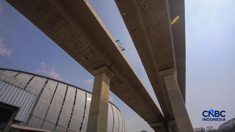 Suasana pengerjaan area proyek pembangunan Jalan Tol Harbour Road II (HBR II) di area Tanjung Priok, Jakarta, Jumat (7/8/2026). (CNBC Indonesia/Faisal Rahman)