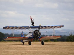 Nenek Umur 97 Tahun Cetak Rekor Dunia Wing Walking Usai Sembuh dari Stroke