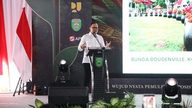 Wakil Menteri Dalam Negeri (Wamendagri) Bima Arya Sugiarto saat meresmikan Pusat Persemaian Sriwijaya Kemampo di Pusat Persemaian Kabupaten Banyuasin, Sumatera Selatan, Jumat (7/8/2026).