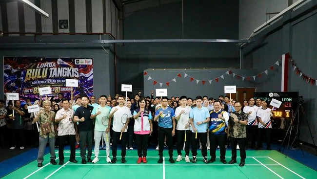 Wakil Menteri Dalam Negeri (Wamendagri) Akhmad Wiyagus mengajak seluruh aparatur pemerintah menjadikan peringatan Hari Ulang Tahun (HUT) ke-81 Kemerdekaan Republik Indonesia sebagai momentum untuk menumbuhkan semangat perjuangan dan sportivitas