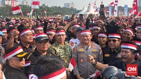 Kapolda Metro Jaya Komjen Pol Asep Edi Suheri dan Pangdam Jaya Letjen TNI Deddy Suryadi usai memimpin Apel Kebangsaan Jaga Jakarta