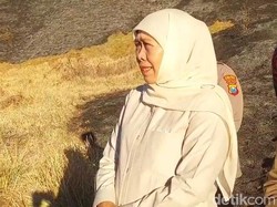 Khofifah Optimalkan Water Bombing dan Drone Padamkan Kebakaran Bromo