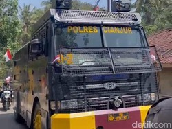 Senyum Warga Cibaregbeg Sambut Water Cannon Pembawa Air Bersih