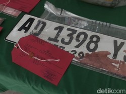Penampakan Honda Jazz-Pelat Nopol Berdarah Saksi Bisu Pembunuhan Bos Konter Ambarawa