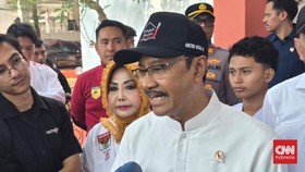 Menteri Sosial (Mensos) Saifullah Yusuf alias Gus Ipul di acara peresmian Sekolah Rakyat Rintisan di Kawasan Politeknik Penerbangan Indonesia (PPI) Curug, Kecamatan Legok, Kabupaten Tangerang, Banten, Sabtu (8/8).