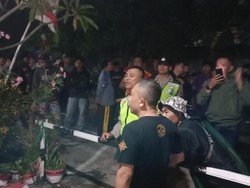 Malam-malam Rumah Terduga Pembunuh Bos Konter Ambarawa Digeruduk Massa