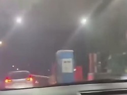 Video: Aksi Xpander Hantam Mobil-GT Kalikangkung gegara Ogah Bayar Tol