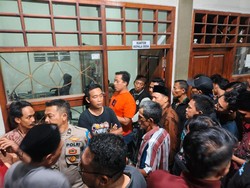 Wanita Gresik Kepergok Selingkuh, Duda Ngumpet di Kamar Mandi