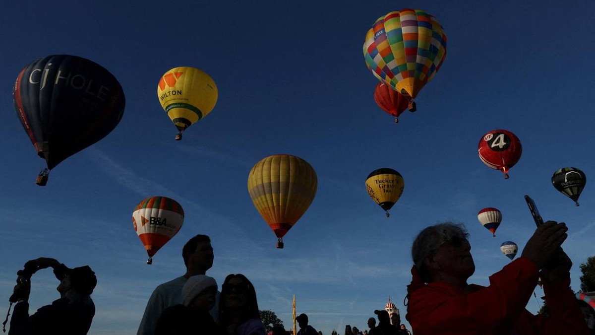 Langit Inggris Berubah Jadi Lautan Balon, Begini Penampakannya