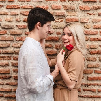 4 Zodiak yang Paling Romantis, Selalu Tahu Cara Membuat Pasangan Bahagia