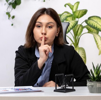 3 Hal yang Perlu Kamu Tanyakan ke Diri Sendiri Lebih Dulu Sebelum Kirim Email atau Bicara di Kantor