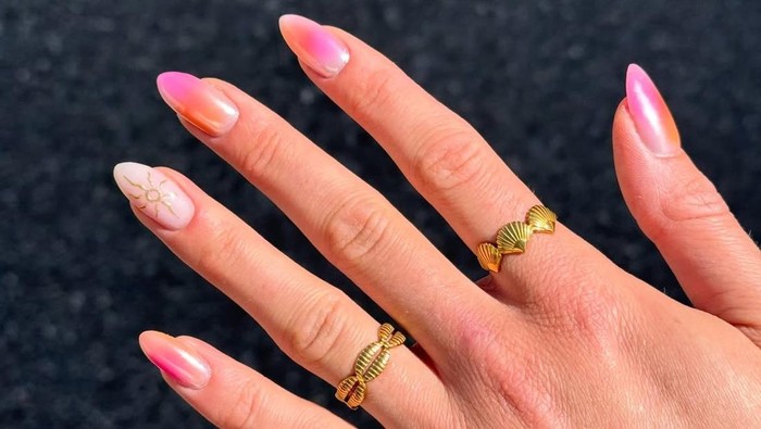 5 Tren Nail Art Agustus yang Cantik dan Mudah Dibuat Sendiri di Rumah