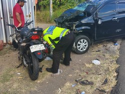 Mobil Oleng Keluar Jalur Hantam 3 Motor di Sleman, 2 Orang Tewas