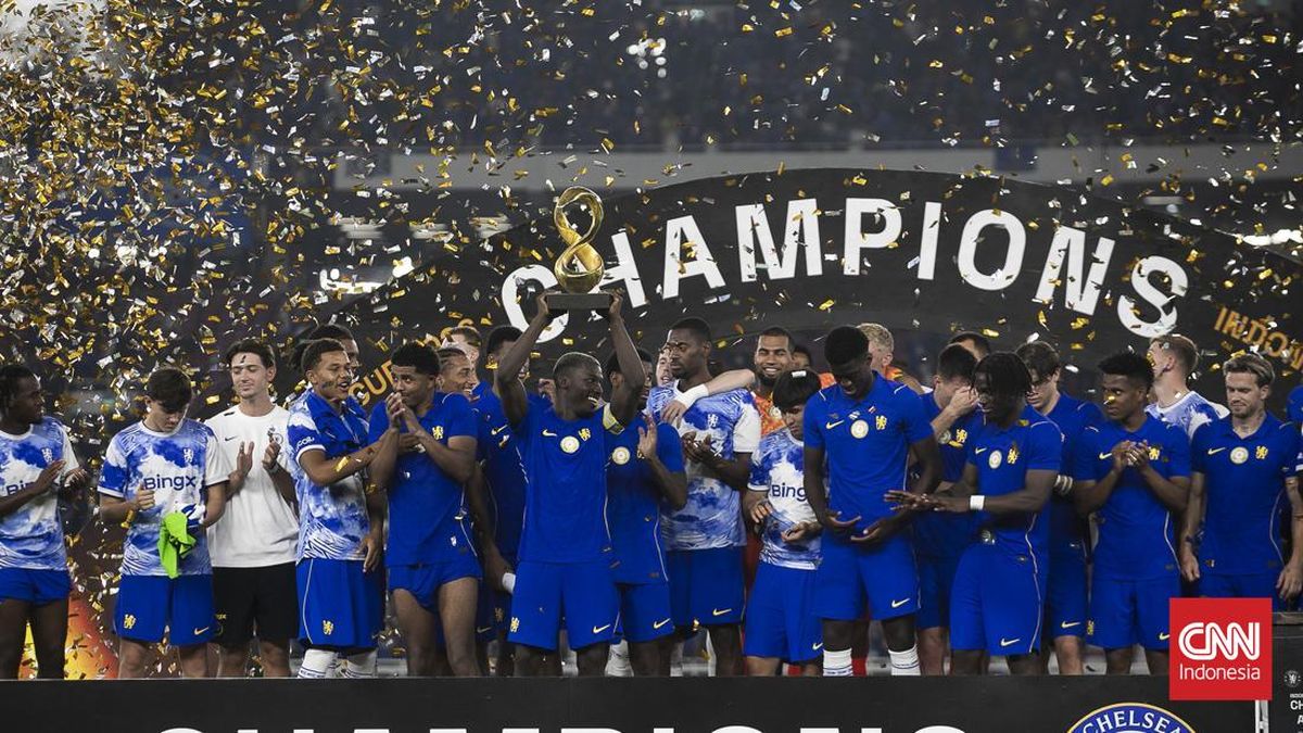 FOTO: Chelsea Angka Trofi di GBK