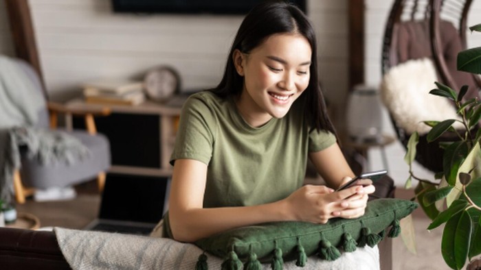 Gemini memiliki kemampuan komunikasi yang sangat baik sehingga hubungan LDR terasa lebih mudah dijalani. Mereka pandai menjaga kedekatan melalui berbagai bentuk interaksi setiap hari./ Foto: magnific.com/benzoix