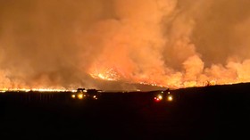 Balai Besar Taman Nasional Bromo Tengger Semeru (BB TNBTS) resmi menutup total seluruh akses masuk kawasan wisata Gunung Bromo. Keputusan ini diambil menyusul kejadian kebakaran hutan dan lahan (karhutla) yang semakin meluas di area Kaldera Bromo.