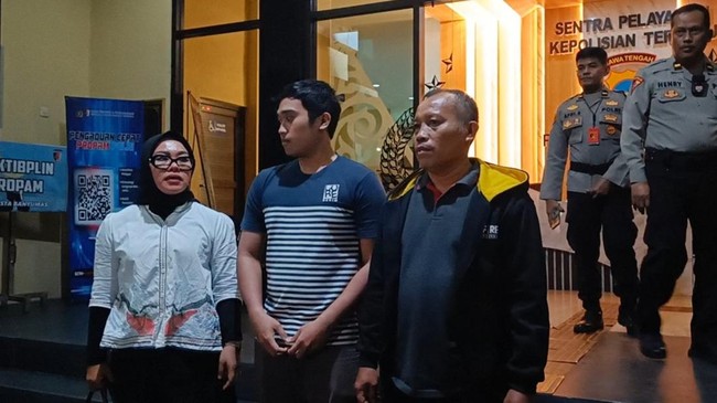 Keluarga Sutrimo didampingi kuasa hukum membuat laporan ke Polresta Banyumas, Sabtu (8/8/2026) malam.