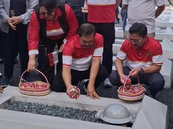 Menteri Imipas Ziarah ke TMP Taruna Tangerang Jelang HUT Ke-81 RI