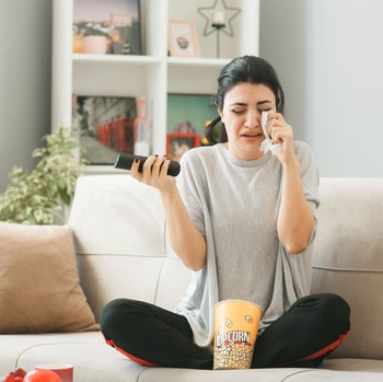 Nangis Ketika Nonton Drakor? Ini 3 Alasan Menurut Psikologisnya