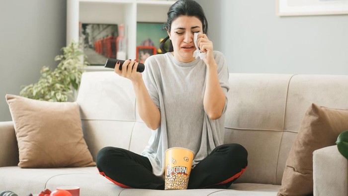 Nangis Ketika Nonton Drakor? Ini 3 Alasan Menurut Psikologisnya