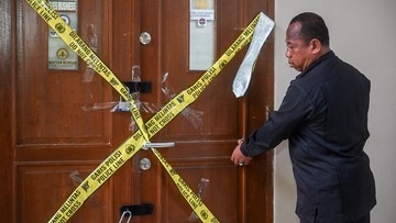 Founder of Harapan Ibu School Foundation Speaks Out on Discovery of 996 Weapons