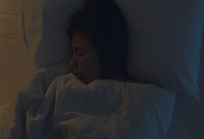 Tidur yang cukup membantu meningkatkan sensitivitas insulin dan menjaga gula darah tetap stabil. Orang dewasa disarankan tidur sekitar tujuh hingga sembilan jam setiap malam./ Foto: magnific.com/tirachardz