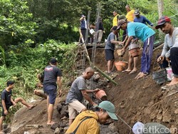 Dana Desa Dipangkas Rp 558 Juta, Warga Klungkung Patungan Perbaiki Jalan Amblas