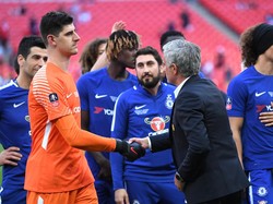 Mourinho Latih Madrid Lagi, Courtois Nantikan Sukses Serupa di Chelsea