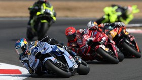 Alex Marquez frustrasi usai gagal podium MotoGP Inggris 2026.