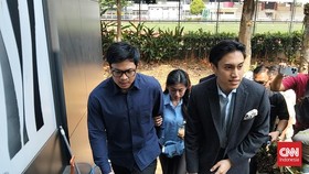 Youtuber Muhammad Jannah alias Bigmo memenuhi panggilan klarifikasi Polda Metro Jaya terkait dugaan promosi liquid vape yang melibatkan anak-anak di Polda Metro Jaya, Senin (10/8).
