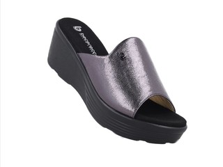 Takut Jatuh Pakai Heels ke Acara Formal? Coba Sandal Wedges Ini