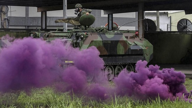 Soldiers conduct a chemical contamination rescue drill during the annual Han Kuang military exercises in Hualien, Taiwan, August 9, 2026. Chiang Ying-ying/Pool via REUTERS